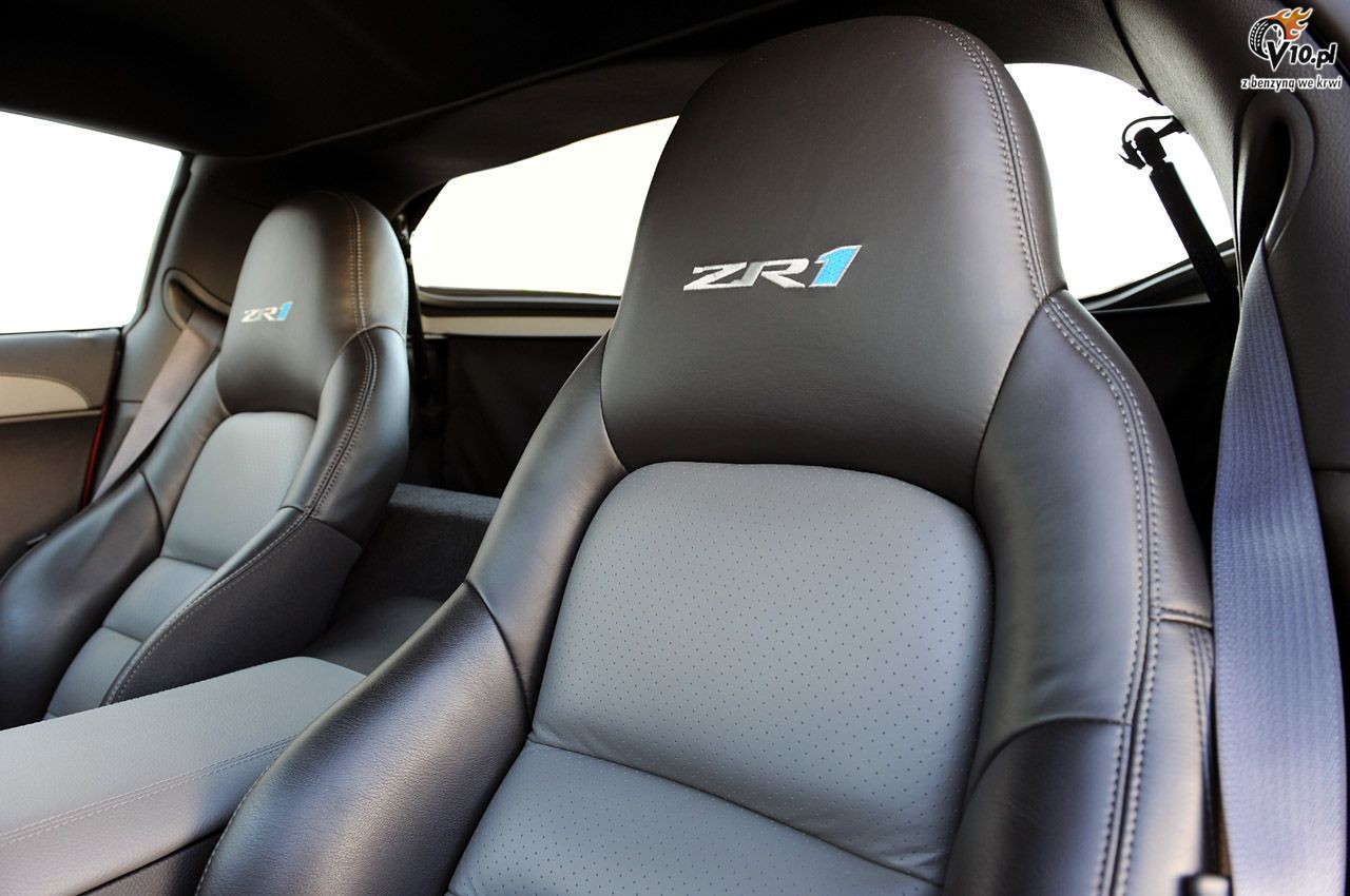 Corvette ZR1 pobia Vipera ACR na Nurburgingu