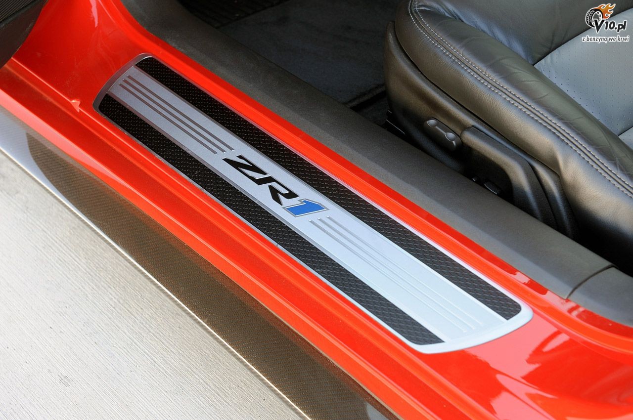 Corvette ZR1 pobia Vipera ACR na Nurburgingu