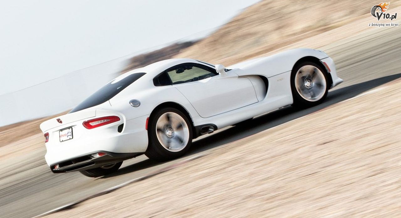 Corvette Stingray vs SRT Viper