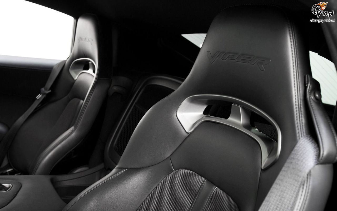 Corvette Stingray vs SRT Viper