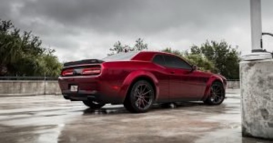 Dodge Challenger Demon na felgach Vossen