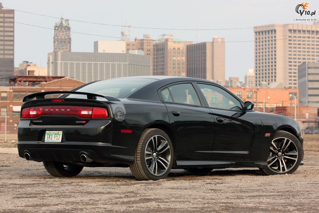 Dodge Charger SRT8 Super Bee
