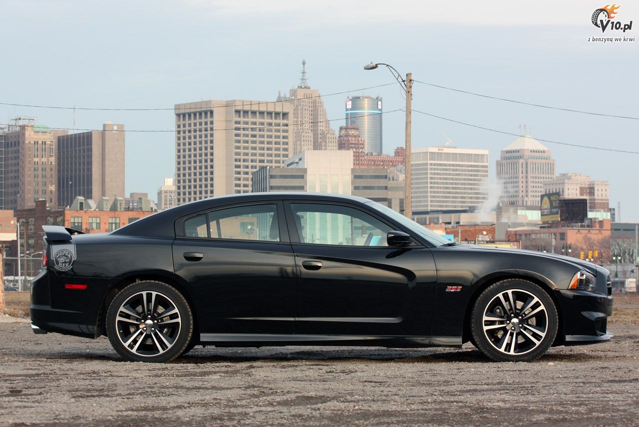 Dodge Charger SRT8 Super Bee