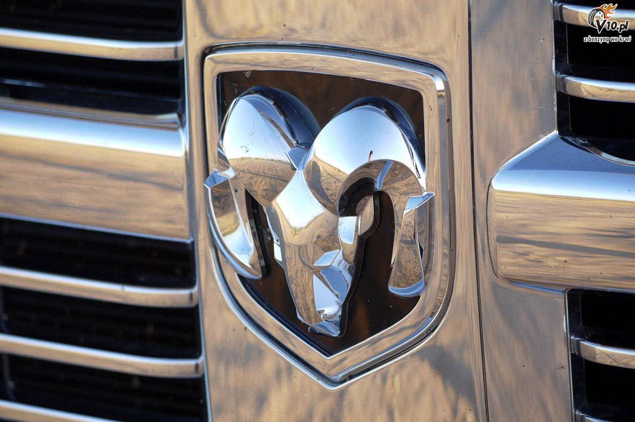Ram 3500 HD Laramie Mega Cab model 2011