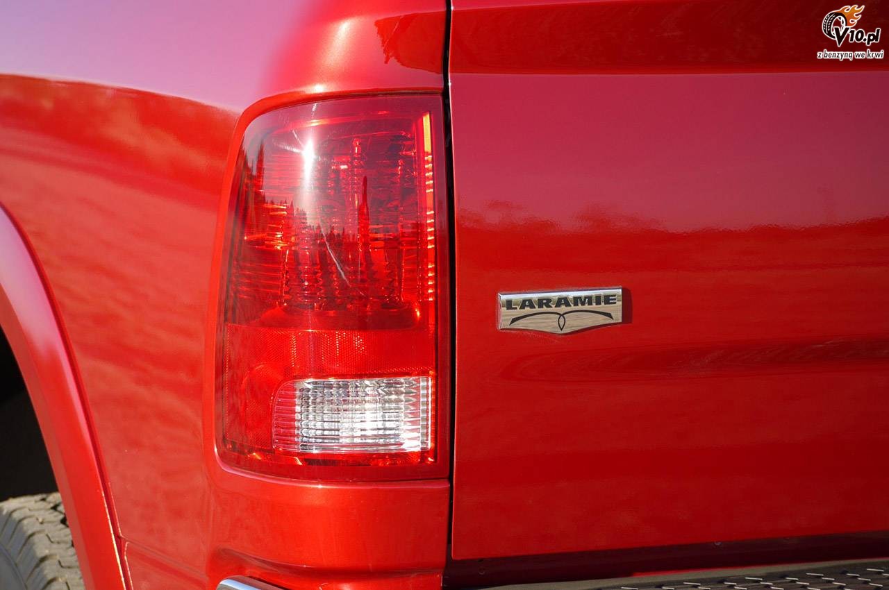 Ram 3500 HD Laramie Mega Cab model 2011