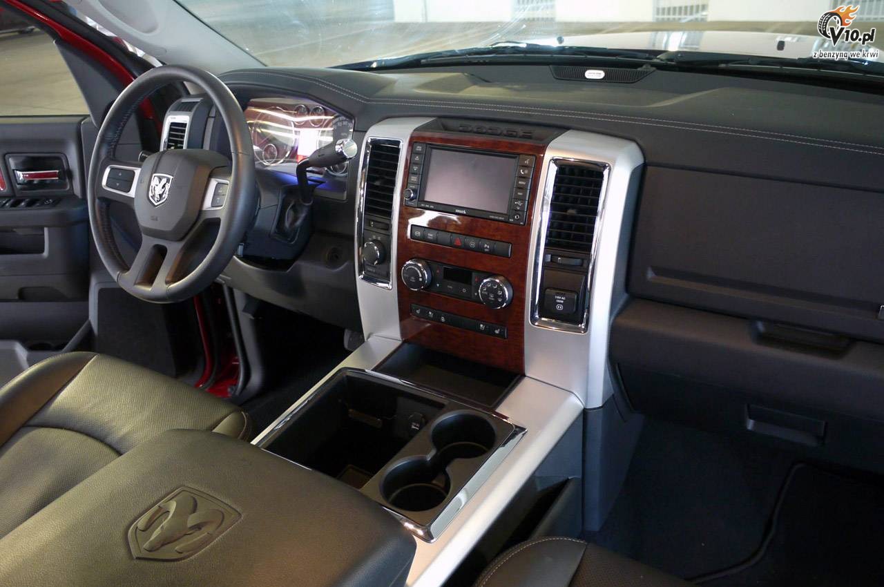 Ram 3500 HD Laramie Mega Cab model 2011