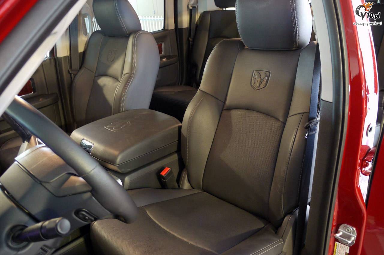 Ram 3500 HD Laramie Mega Cab model 2011