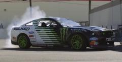 Vaughn Gittin Jr. w Mustangu ciga... model RC