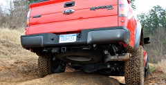 Ford F150 Raptor i Jeep Wrangler szalej w terenie