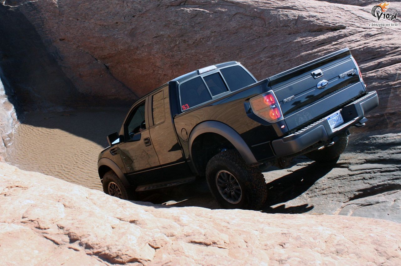 Ford SVT Raptor vs Ram Runner - pojedynek na szczycie
