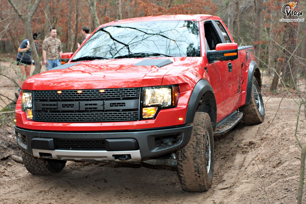 Ford F150 Raptor i Jeep Wrangler szalej w terenie