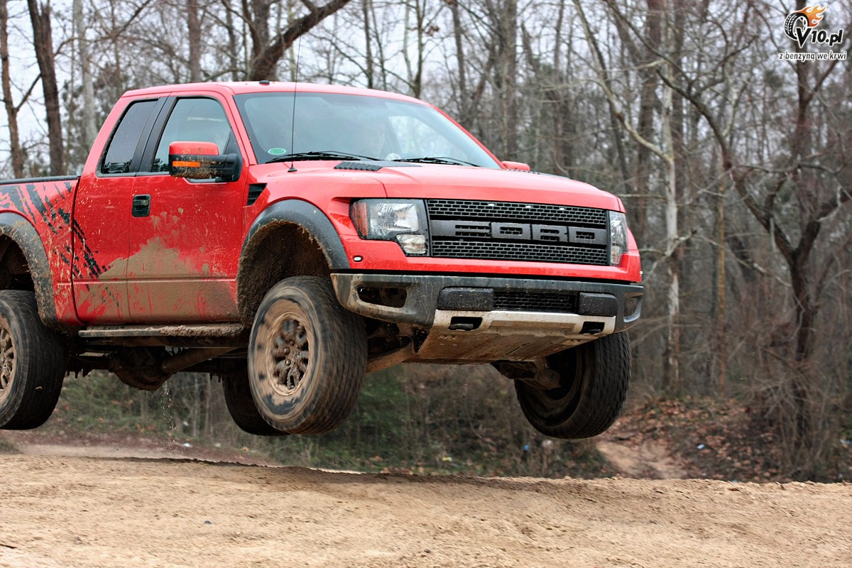 Ford F150 Raptor i Jeep Wrangler szalej w terenie