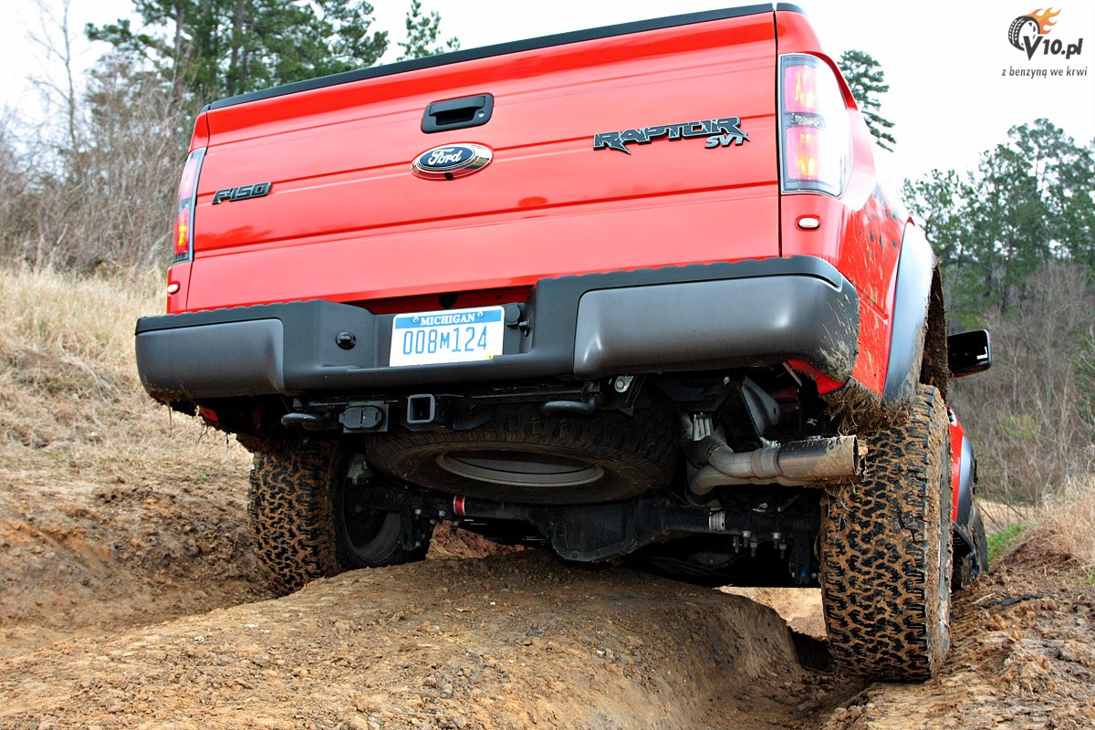 Ford F150 Raptor i Jeep Wrangler szalej w terenie