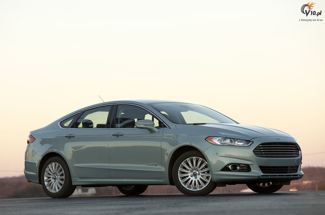 Ford Fusion Hybrid model na rok 2013