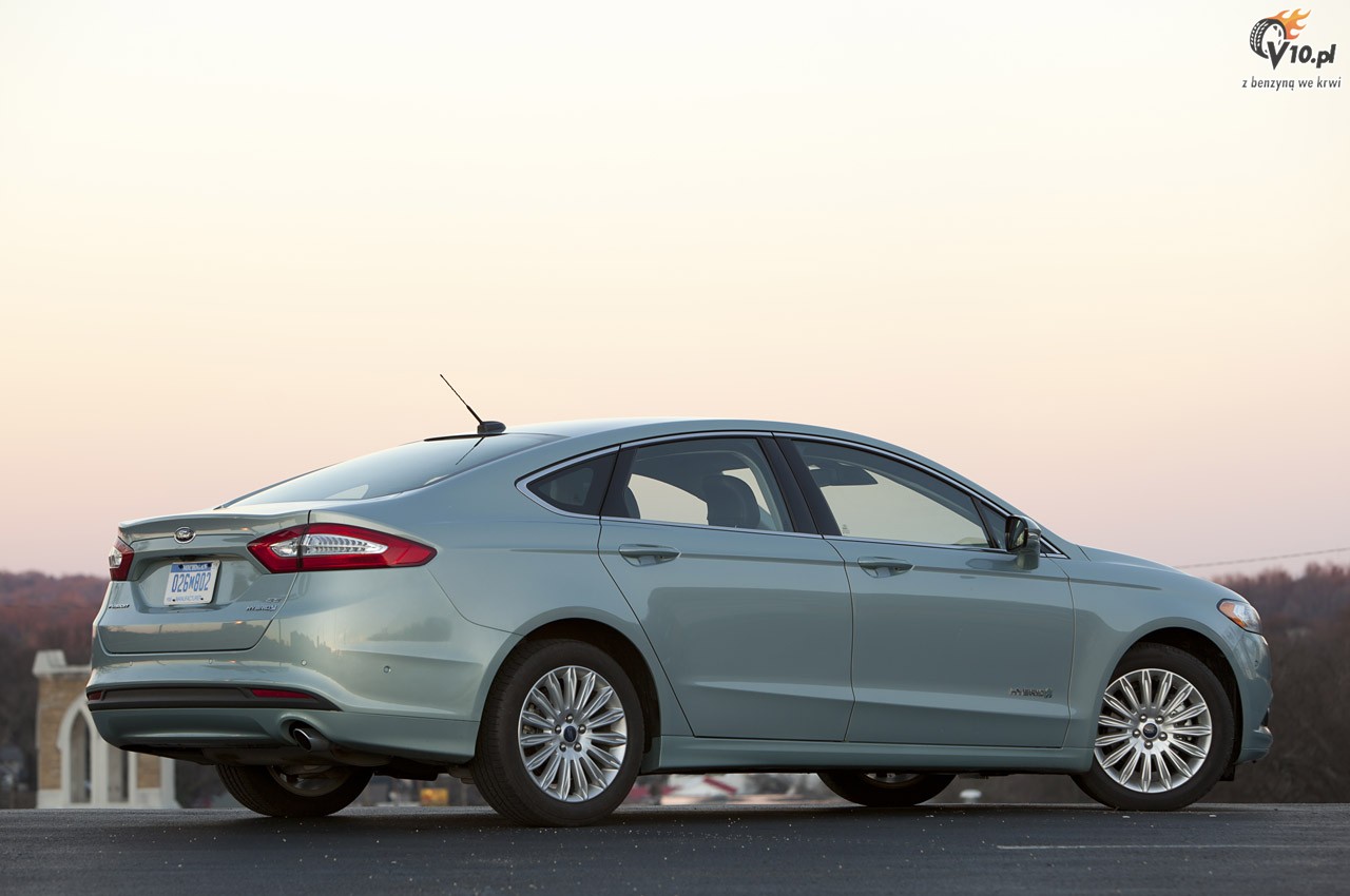 Ford Fusion Hybrid model na rok 2013