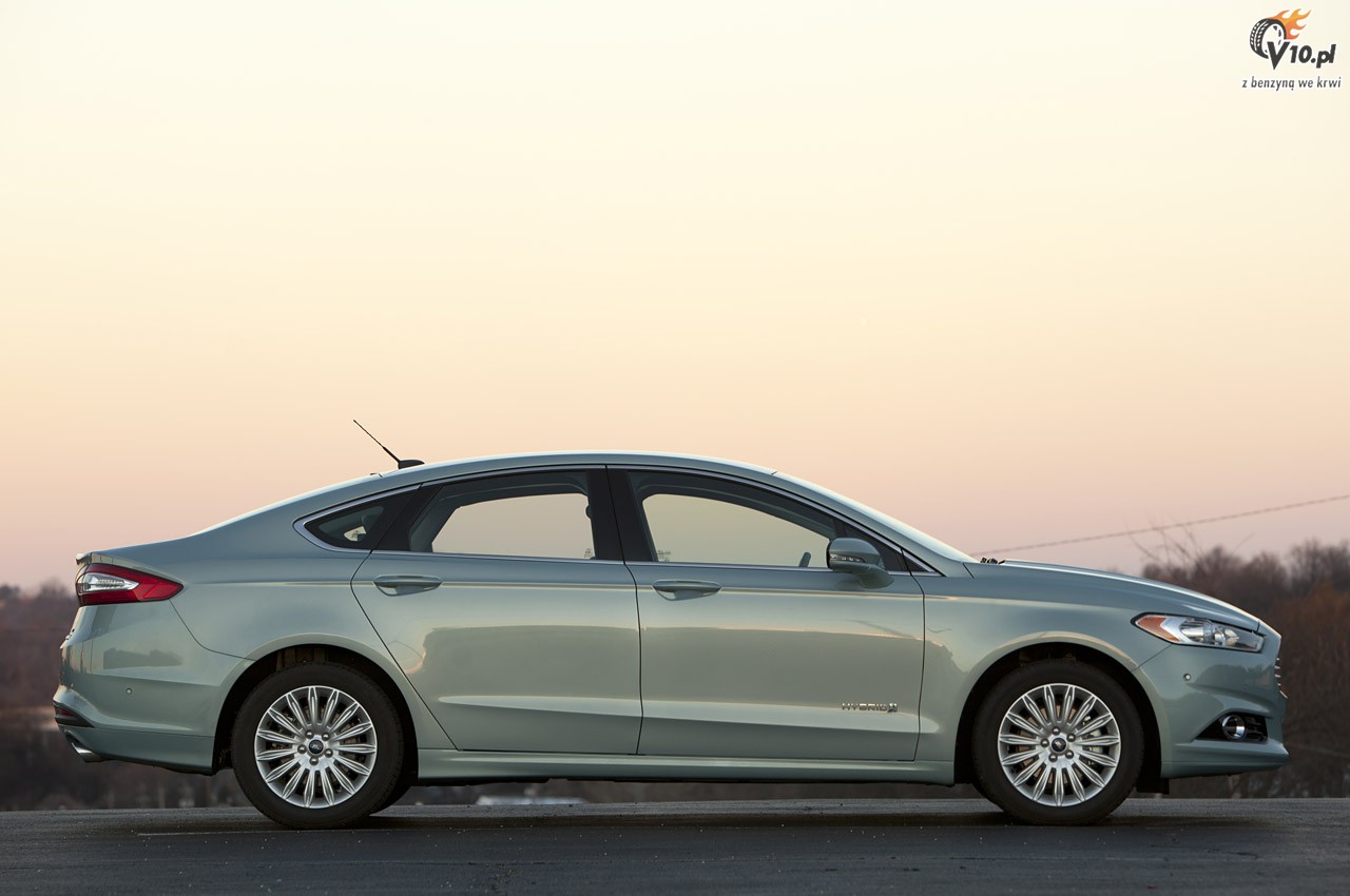 Ford Fusion Hybrid model na rok 2013