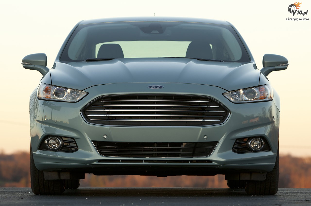 Ford Fusion Hybrid model na rok 2013