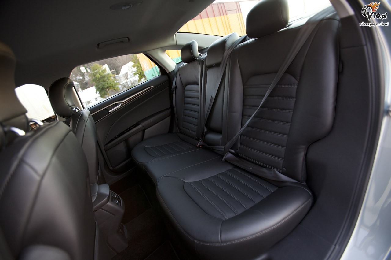 Ford Fusion Hybrid model na rok 2013