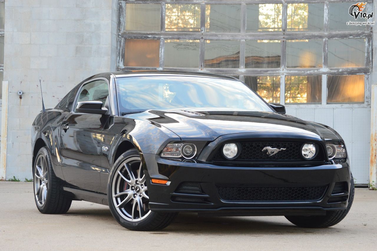 Ford Mustang GT model na rok 2014