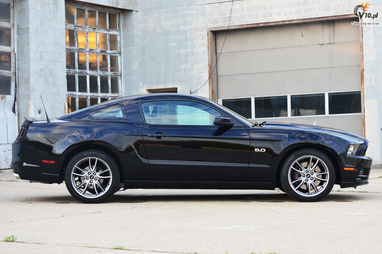 Ford Mustang GT model na rok 2014