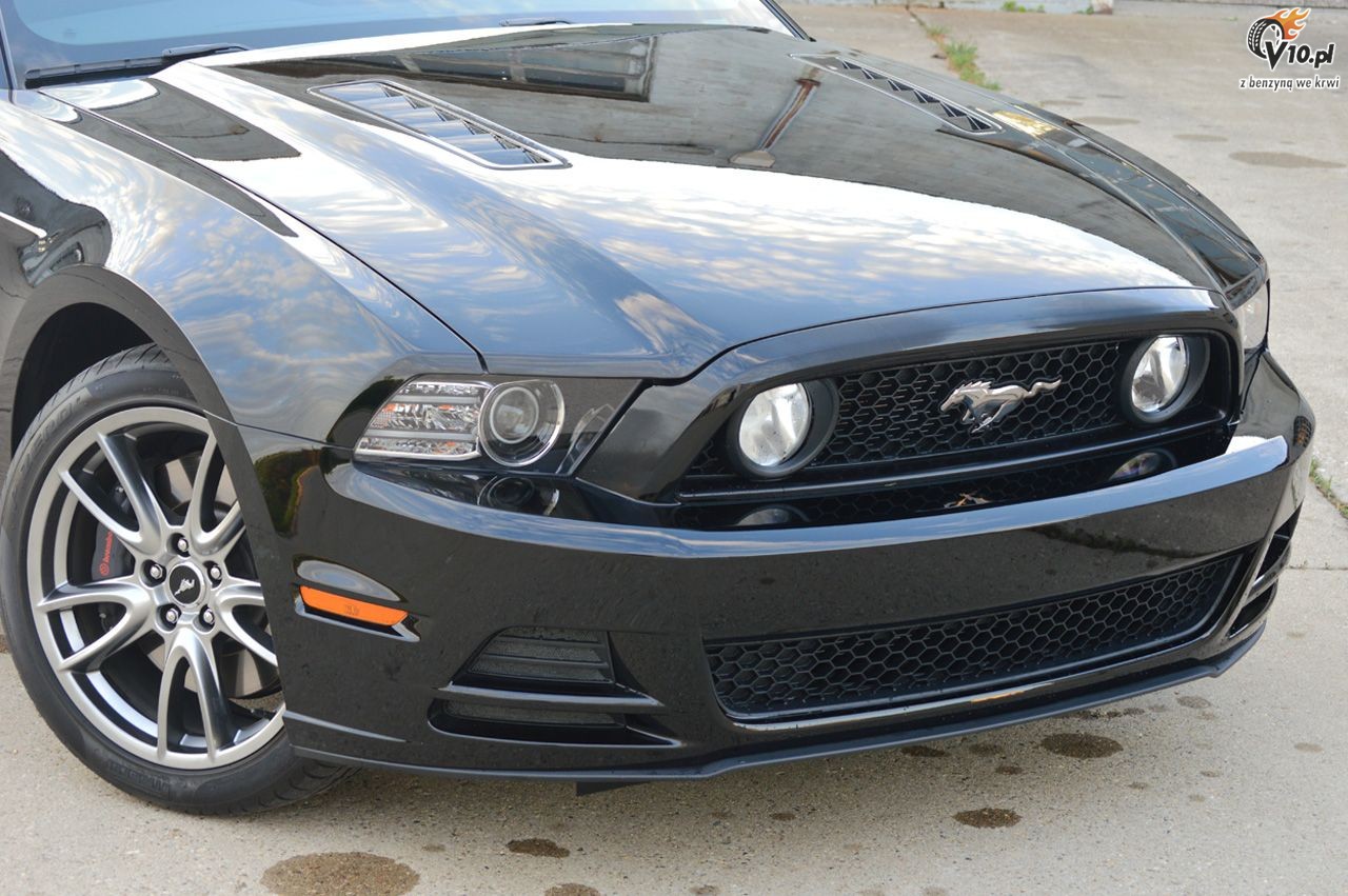 Ford Mustang GT model na rok 2014