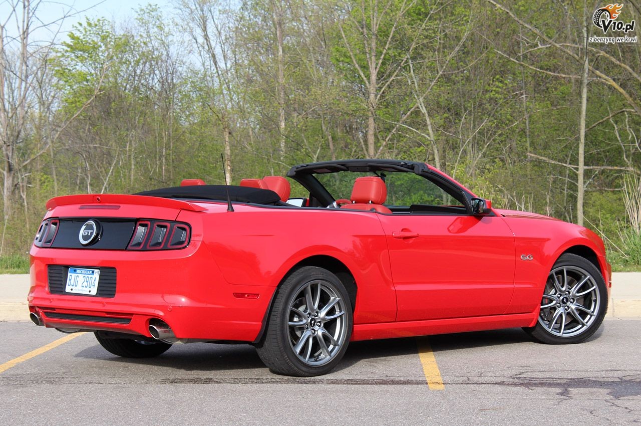 Ford Mustang GT Convertible model na rok 2013