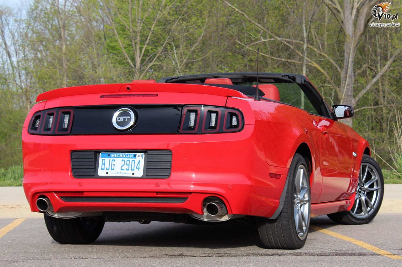Ford Mustang GT Convertible model na rok 2013