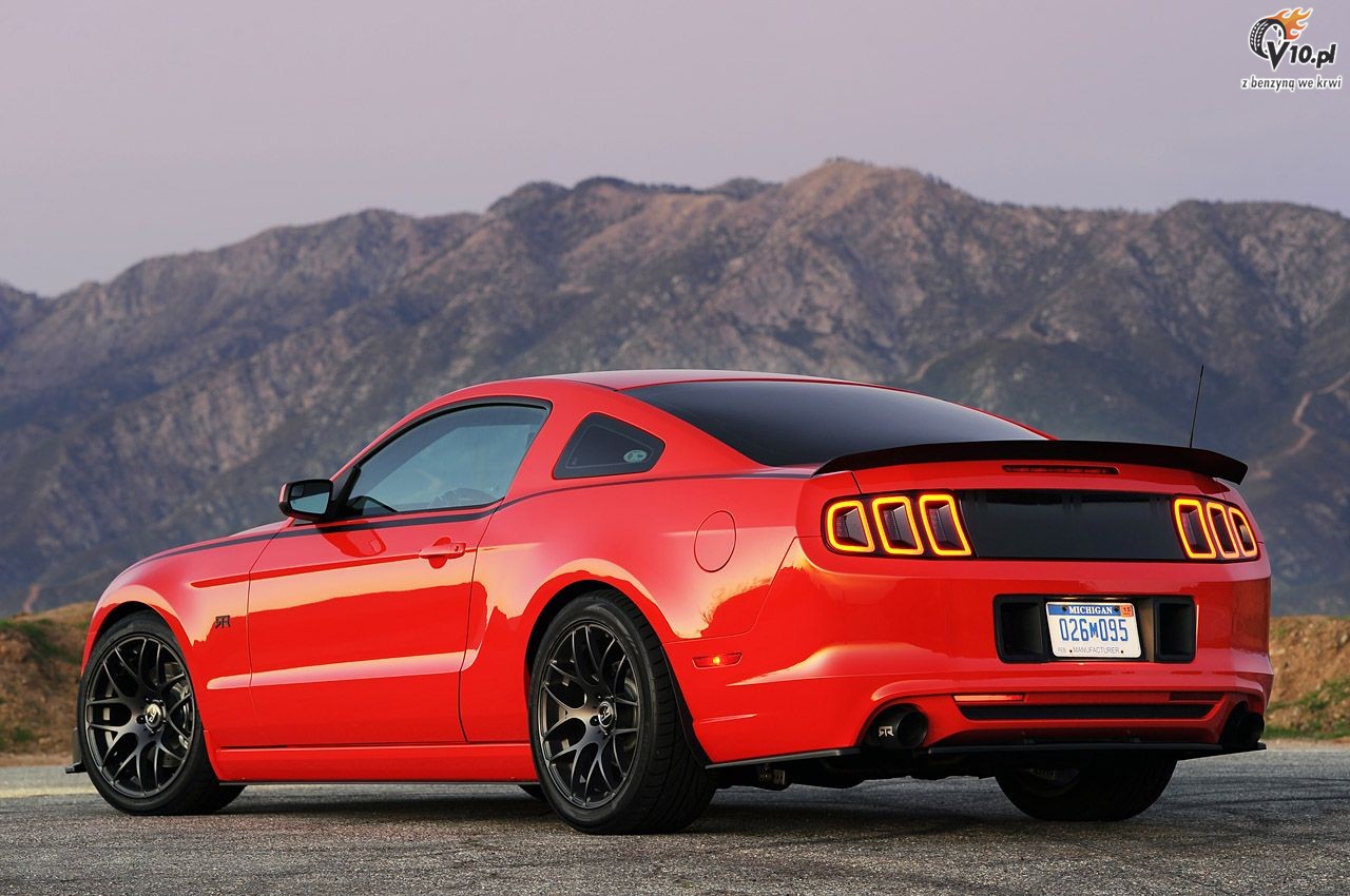 Ford Mustang RTR model na rok 2013
