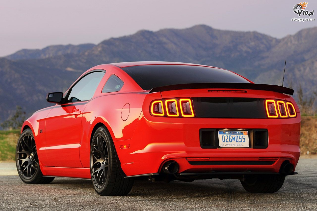 Ford Mustang RTR model na rok 2013