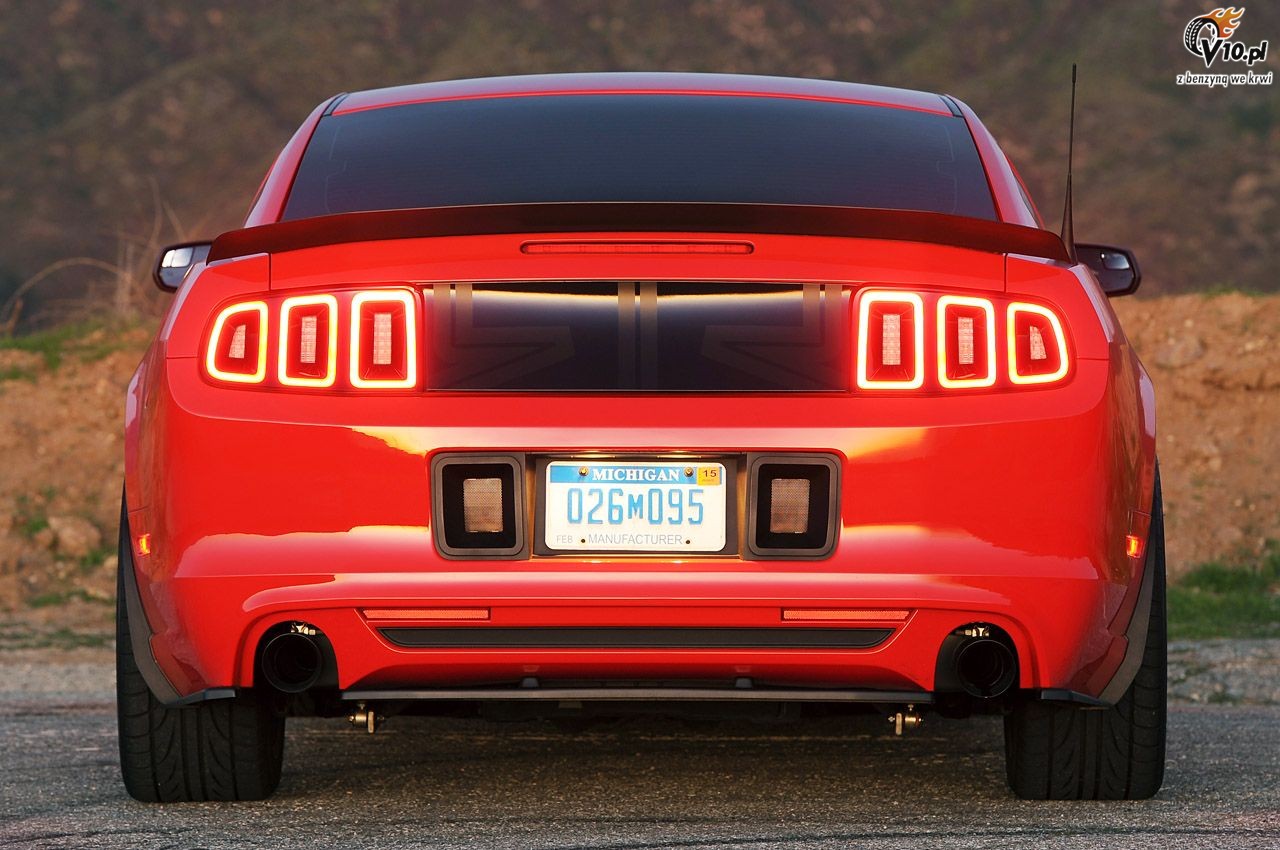 Ford Mustang RTR model na rok 2013