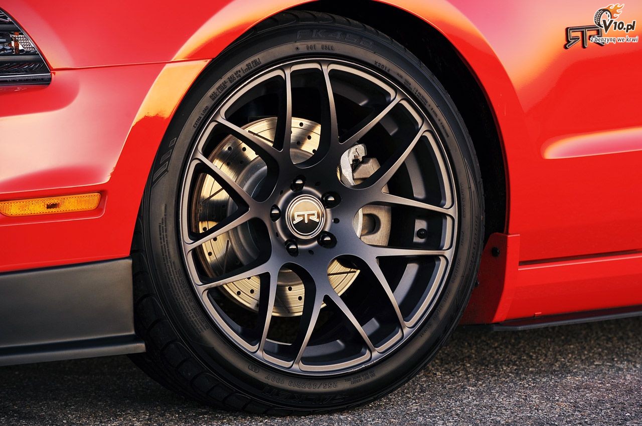 Ford Mustang RTR model na rok 2013