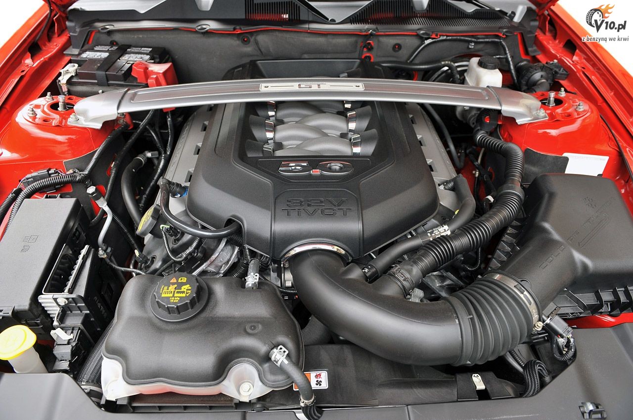 Ford Mustang RTR model na rok 2013