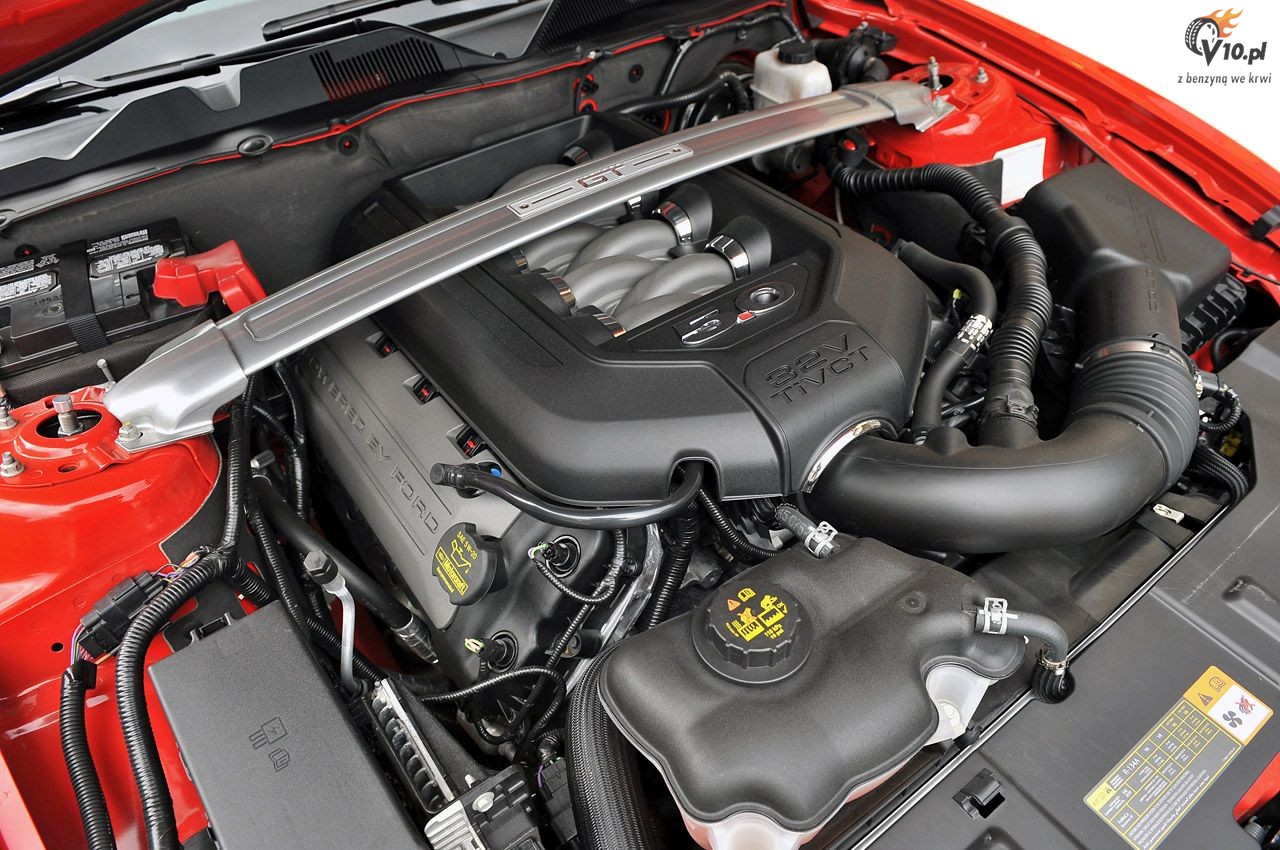 Ford Mustang RTR model na rok 2013