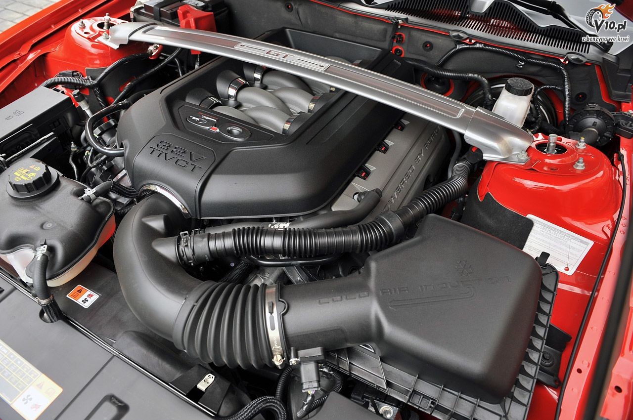 Ford Mustang RTR model na rok 2013