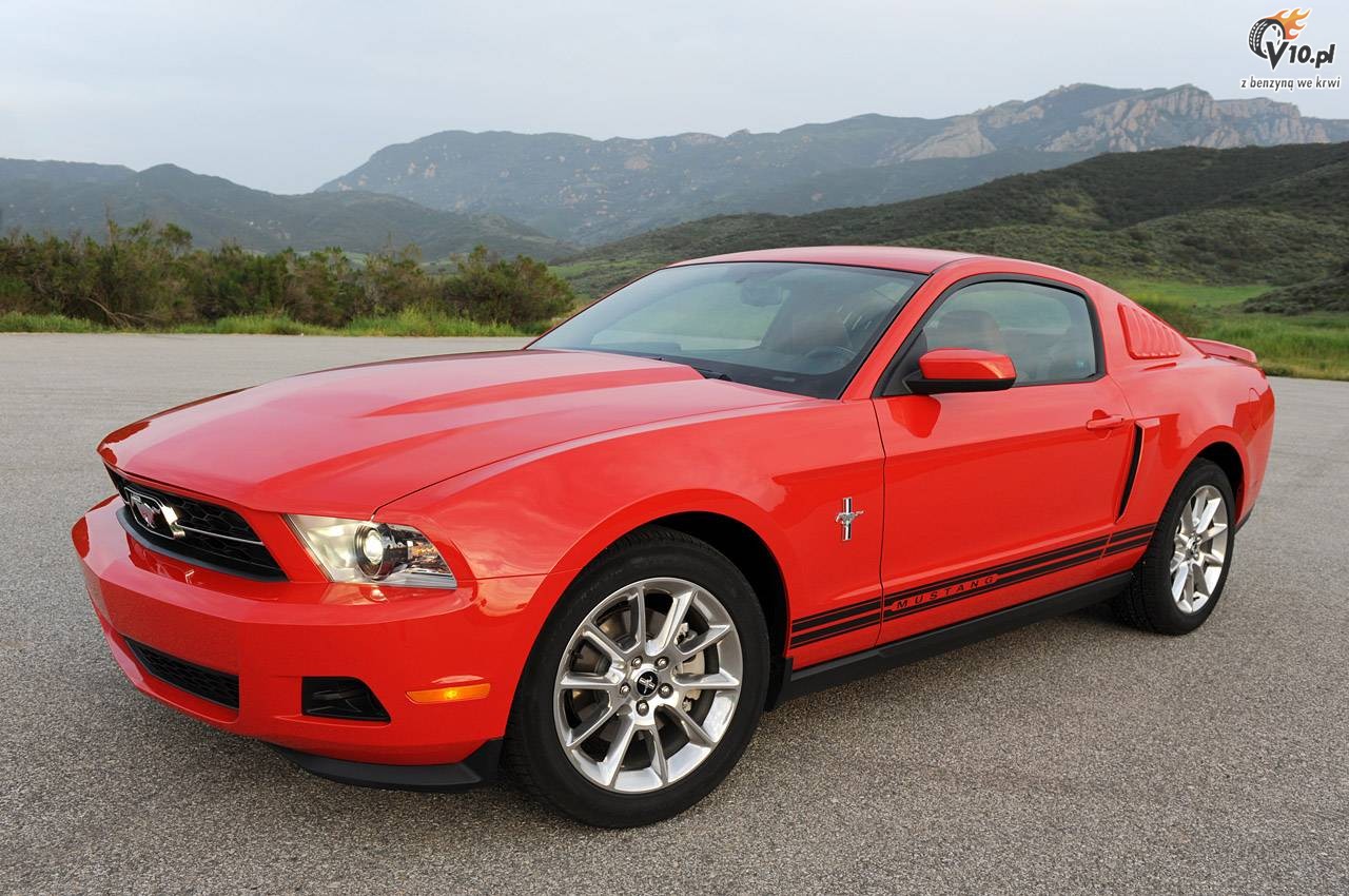 Ford Mustang V6 vs Chevrolet Camaro V6