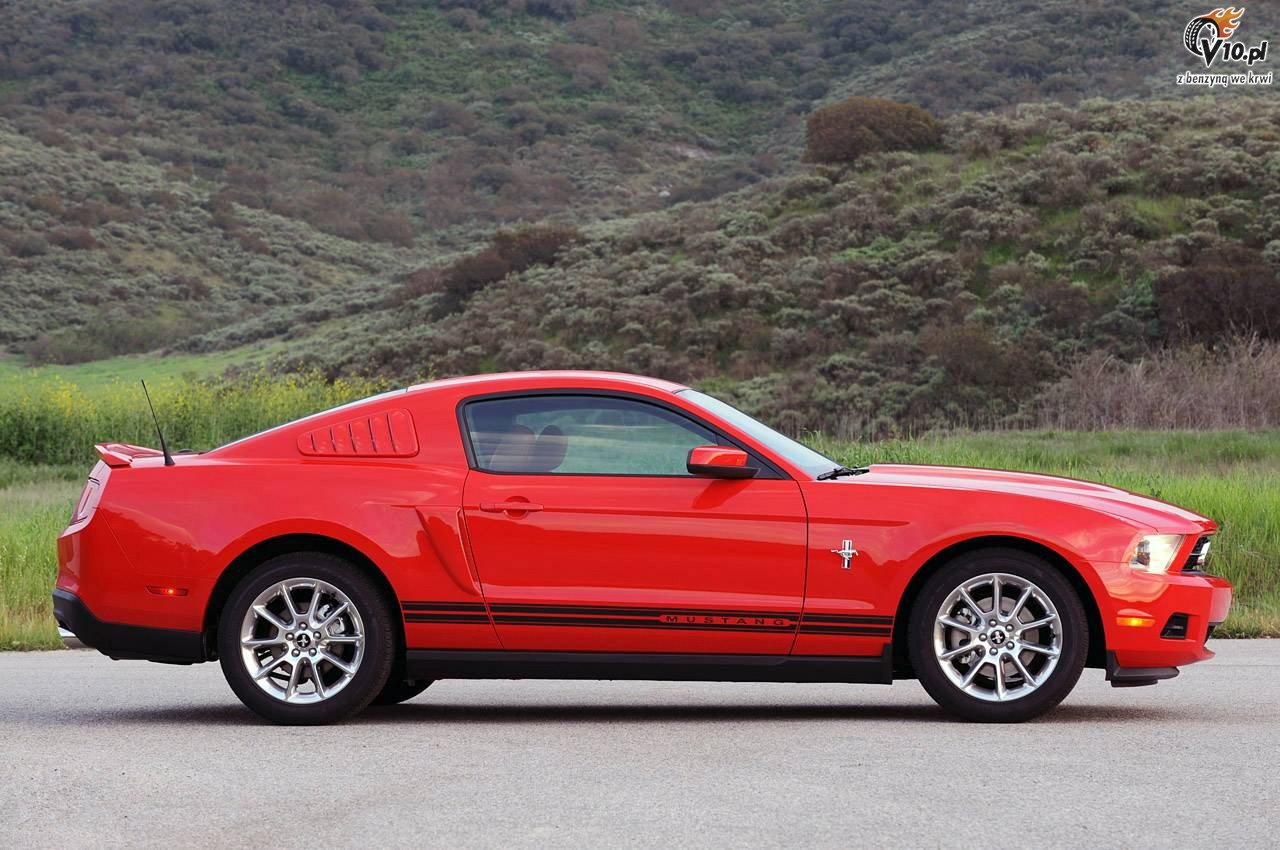 Ford Mustang V6 vs Chevrolet Camaro V6