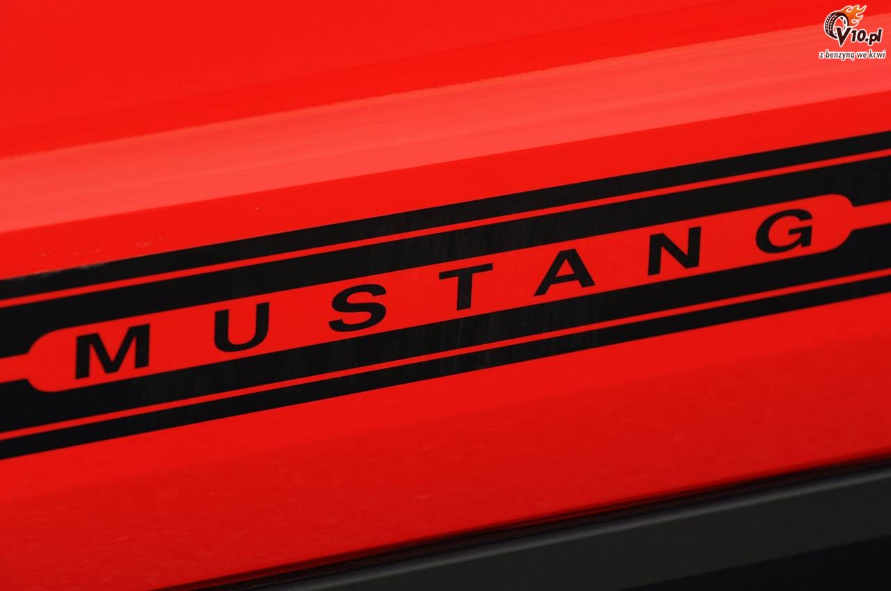 Ford Mustang V6 model 2011