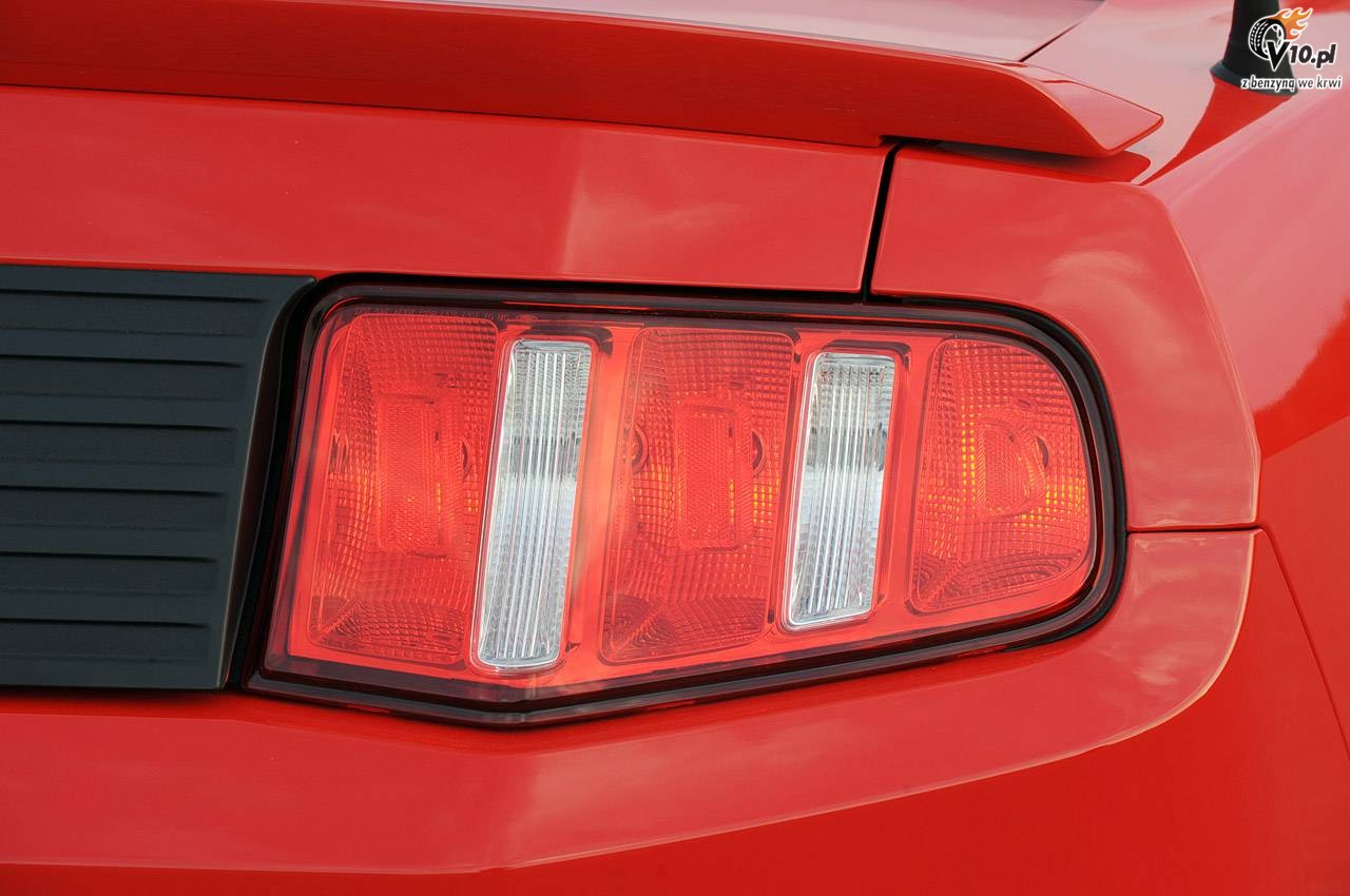 Ford Mustang V6 model 2011