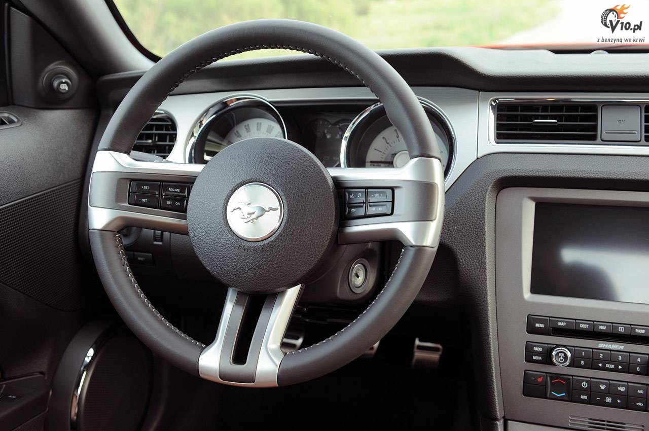 Ford Mustang V6 vs Chevrolet Camaro V6
