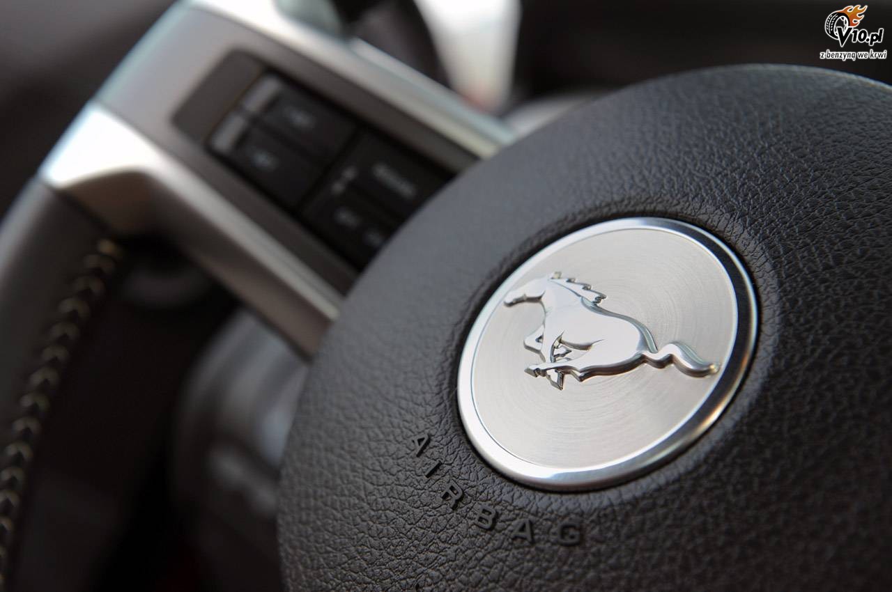 Ford Mustang V6 model 2011