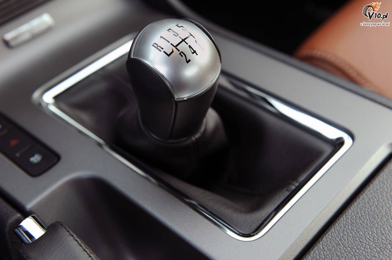 Ford Mustang V6 model 2011