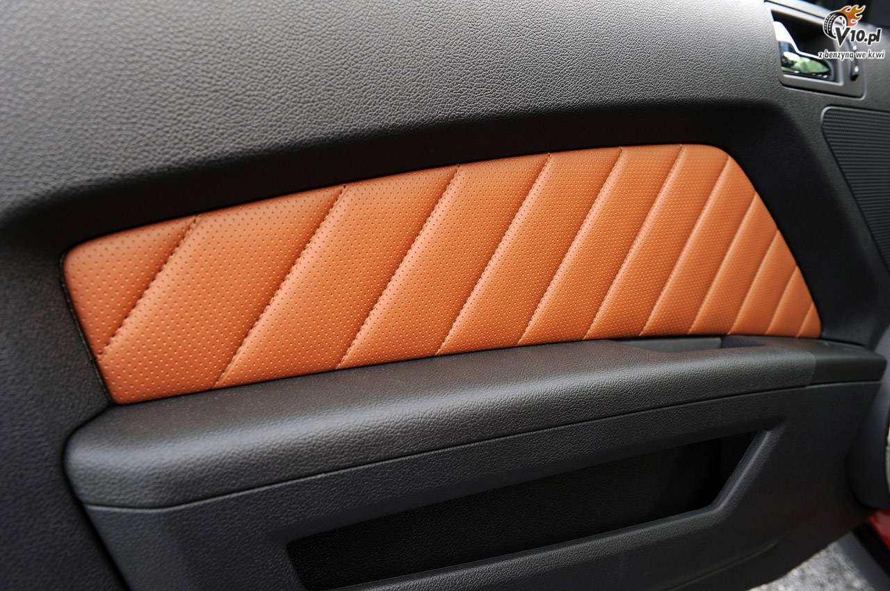 Ford Mustang V6 model 2011