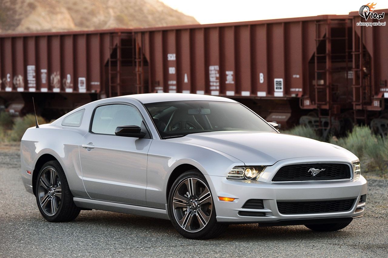 Ford Mustang V6 model na rok 2013