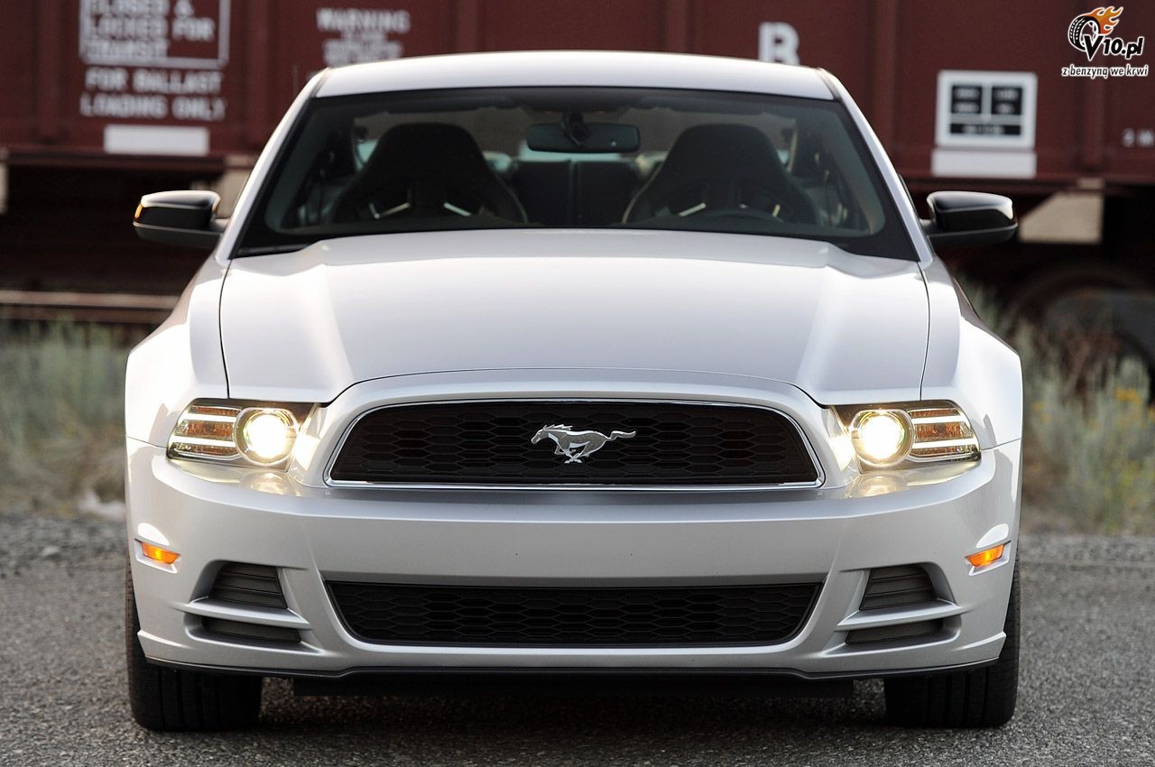 Ford Mustang V6 model na rok 2013