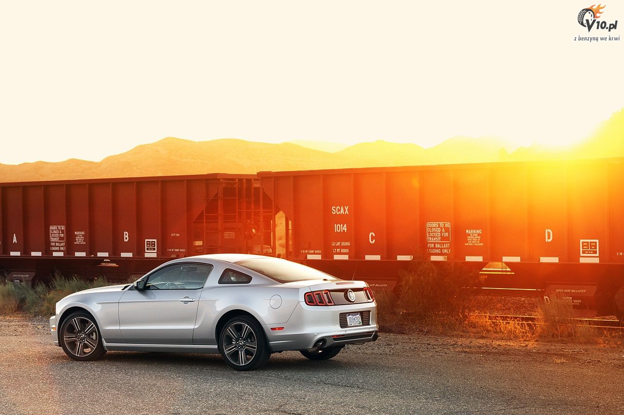 Ford Mustang V6 model na rok 2013