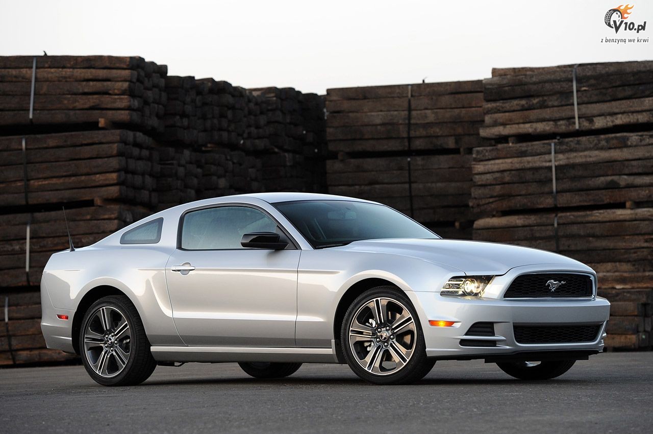 Ford Mustang V6 model na rok 2013