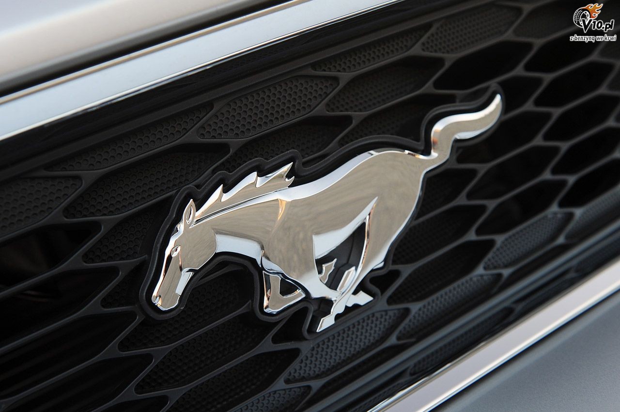 Ford Mustang V6 model na rok 2013