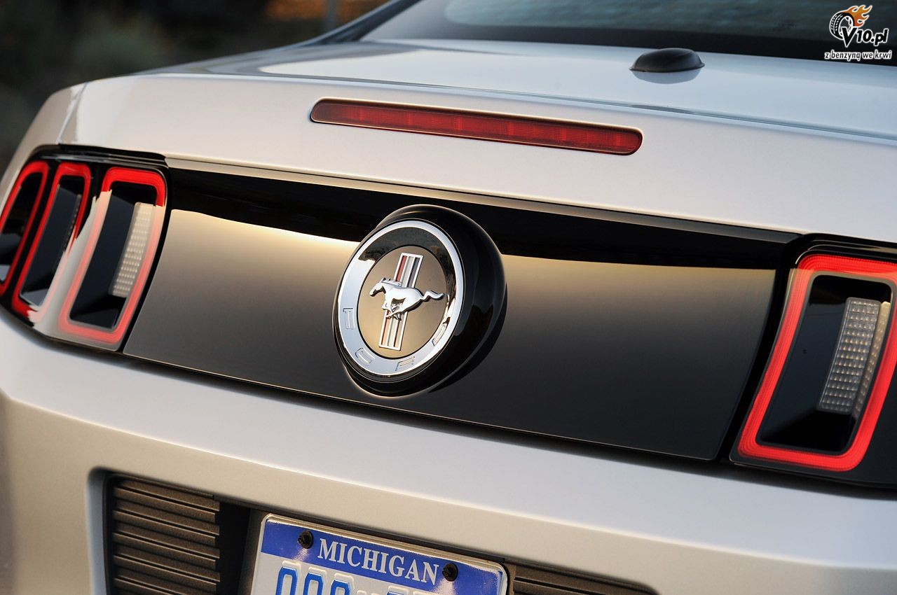 Ford Mustang V6 model na rok 2013
