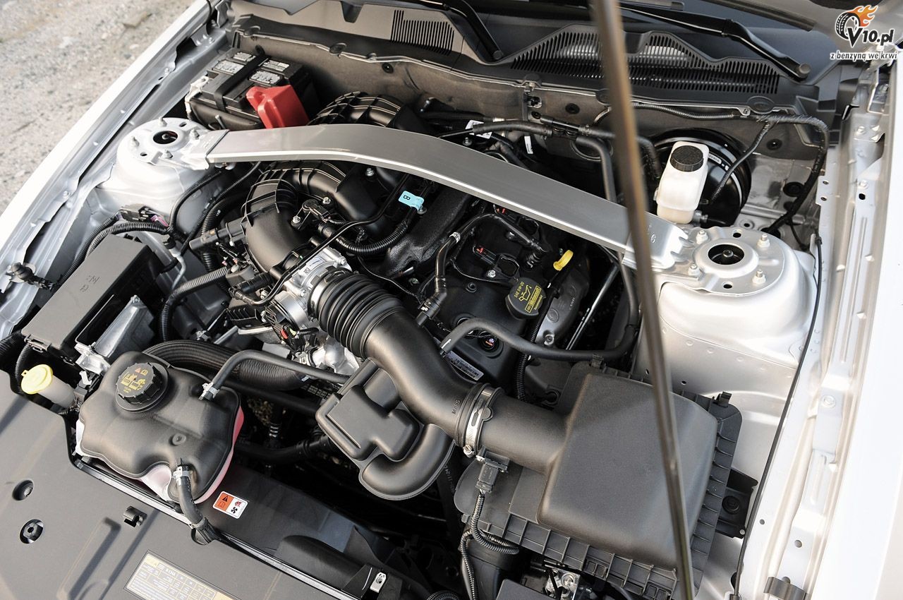 Ford Mustang V6 model na rok 2013