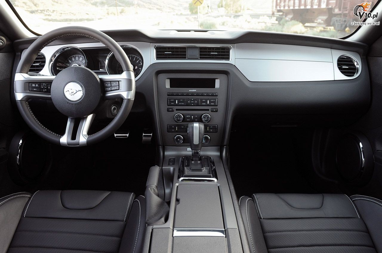 Ford Mustang V6 model na rok 2013